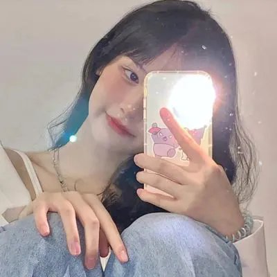 玻璃橱窗中的姑娘海报